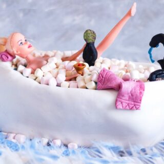 Tort urodzinowy dla męża, Panna wkąpieli, zapraszam po przepis:https://gotuj-ze-mna.pl/torty/tort-panna-w-kapieli/